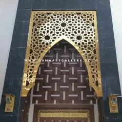 Mihrab Masjid Kuningan Mewah